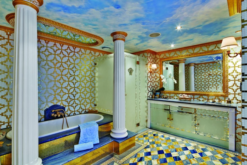 metro slijtage fluiten Versace Bathroom - Custom Homes Magazine