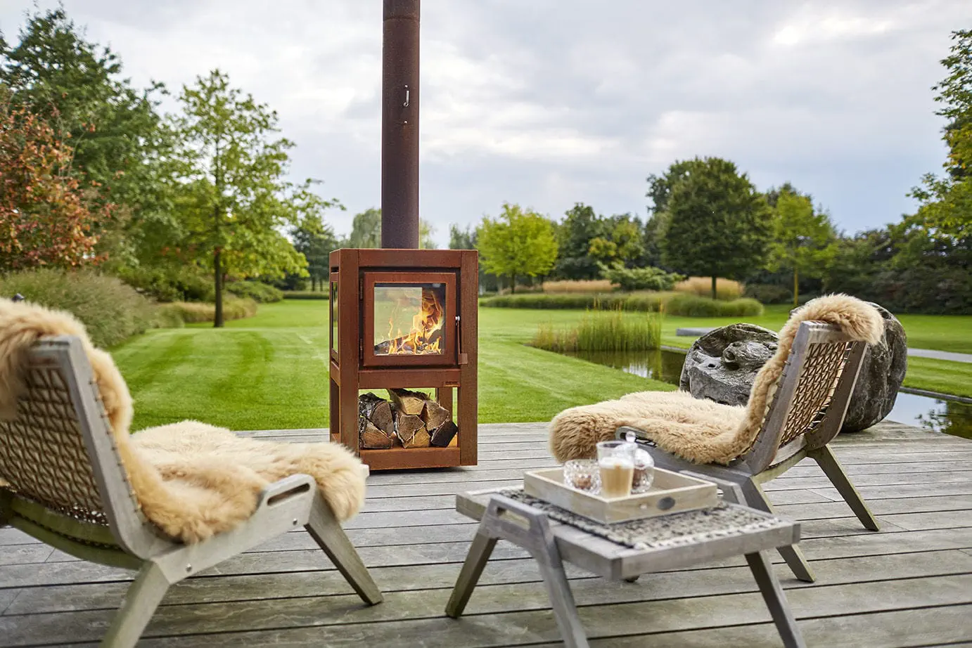 Luxury Outdoor Fireplaces