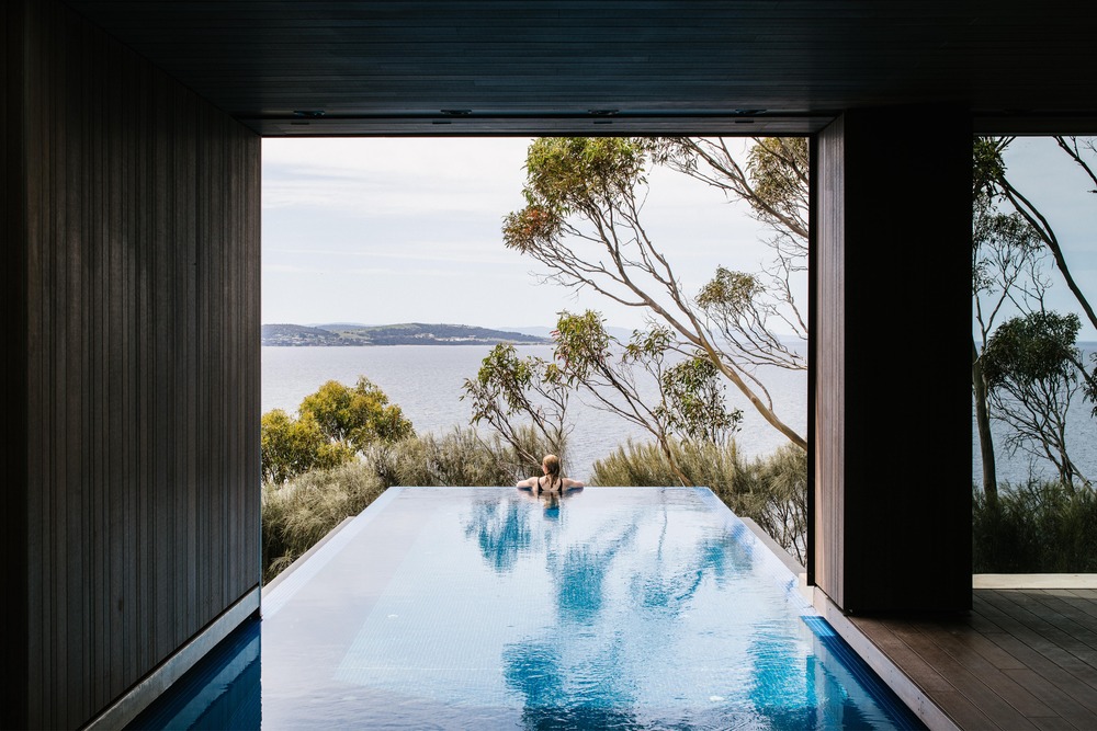 Pool with view on cliff edge