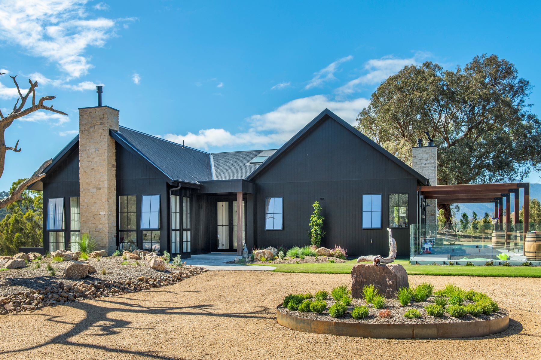 Stunning Rural Retreat with 360° Views of Cathedral Ranges