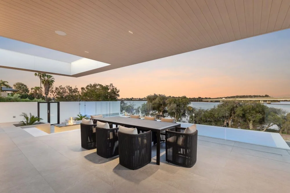 Dine-in sitting with beautiful view