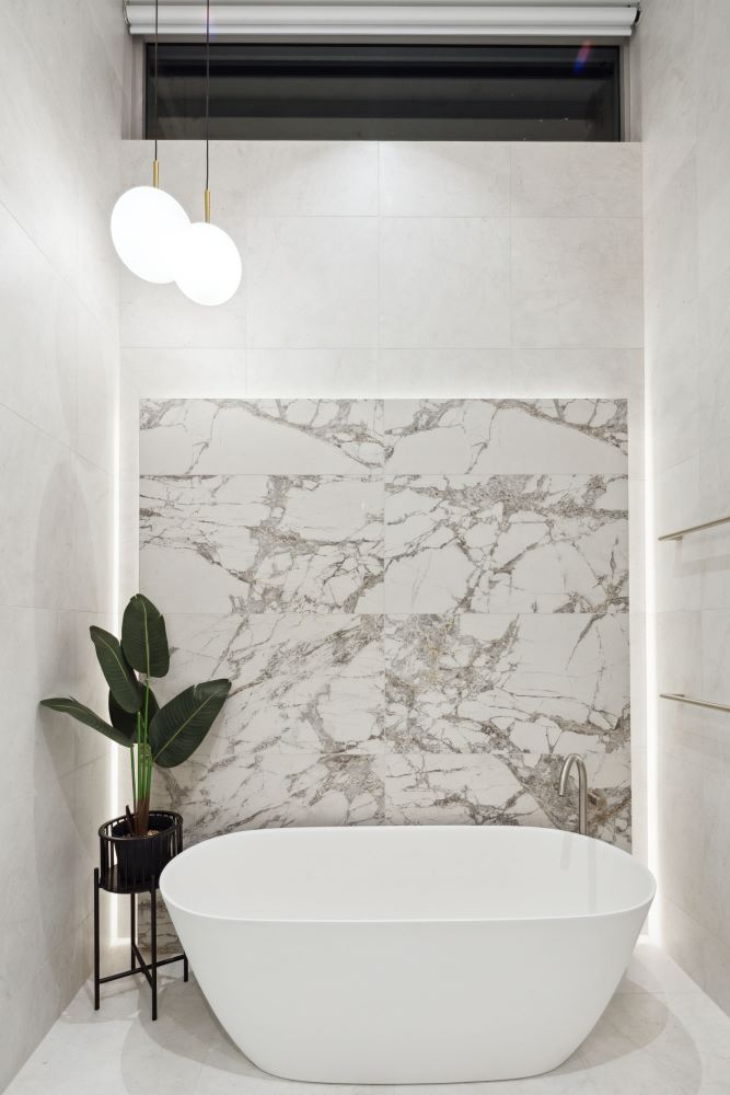 Stone feature bathroom