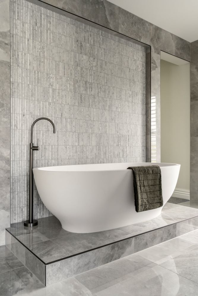 Freestanding bathtub