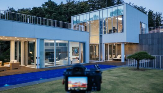 How to Use Glass Creatively in a Modern Home Design