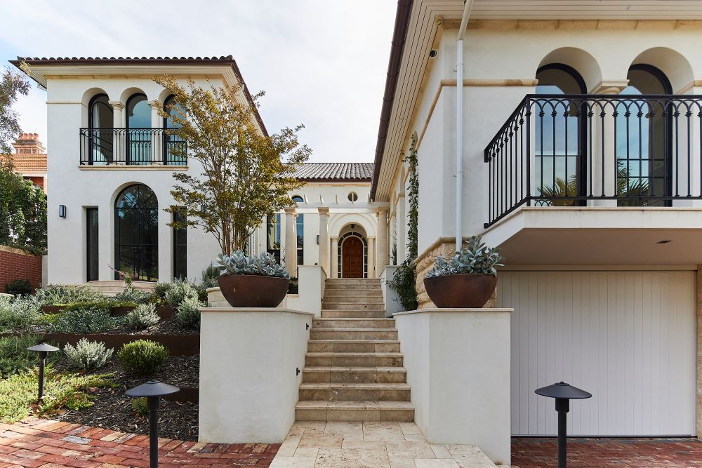 Luxus by Russell Manger