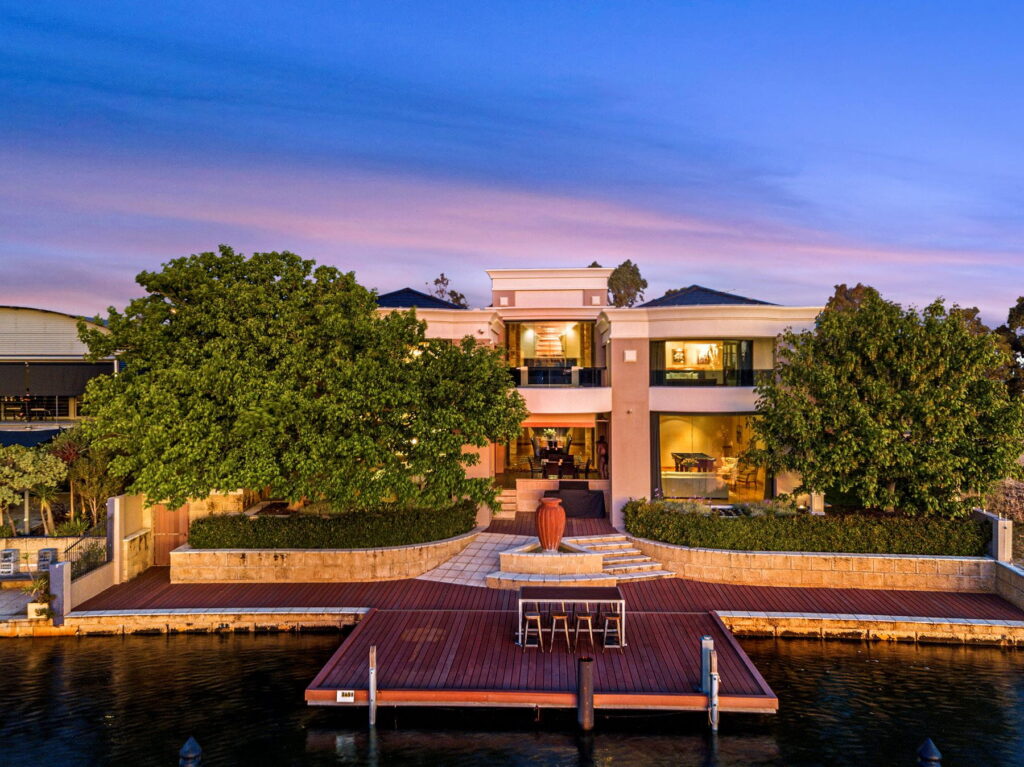 GEOGRAPHE BAY LUXURY AIRBNB