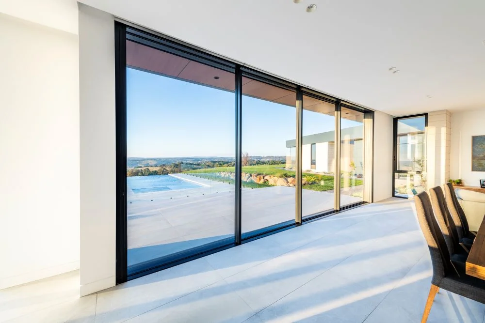 Large format glazing and aluminium windows on contemporary Central Tablelands home