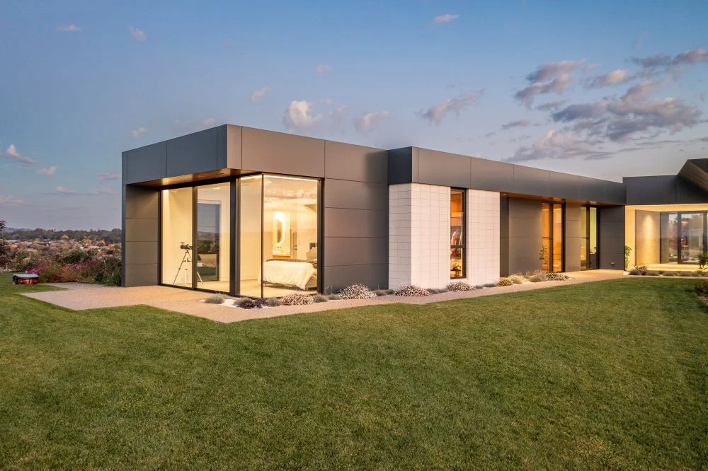 Contemporary home with floor to ceiling glazing in the Central Tablelands