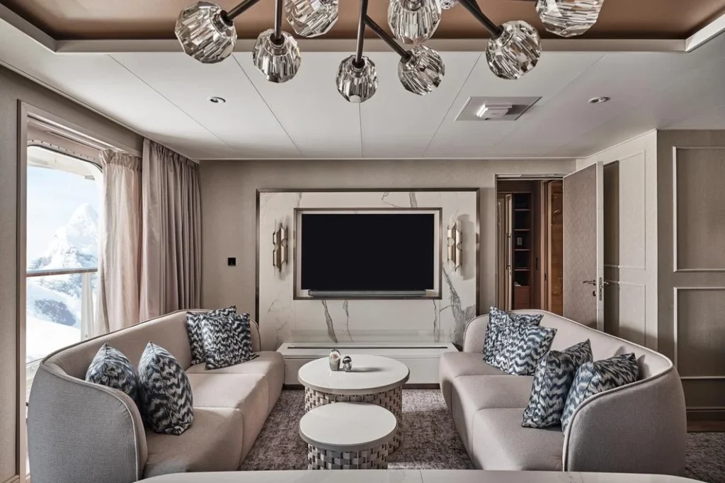 best luxury cruise to Antarctica